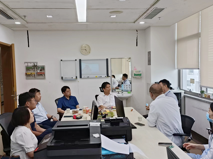 我司董事長(zhǎng)史淵源、首席科學(xué)家王建勛攜團(tuán)隊(duì)前往香港大學(xué)深圳醫(yī)院與血液科王鈞主任交流。